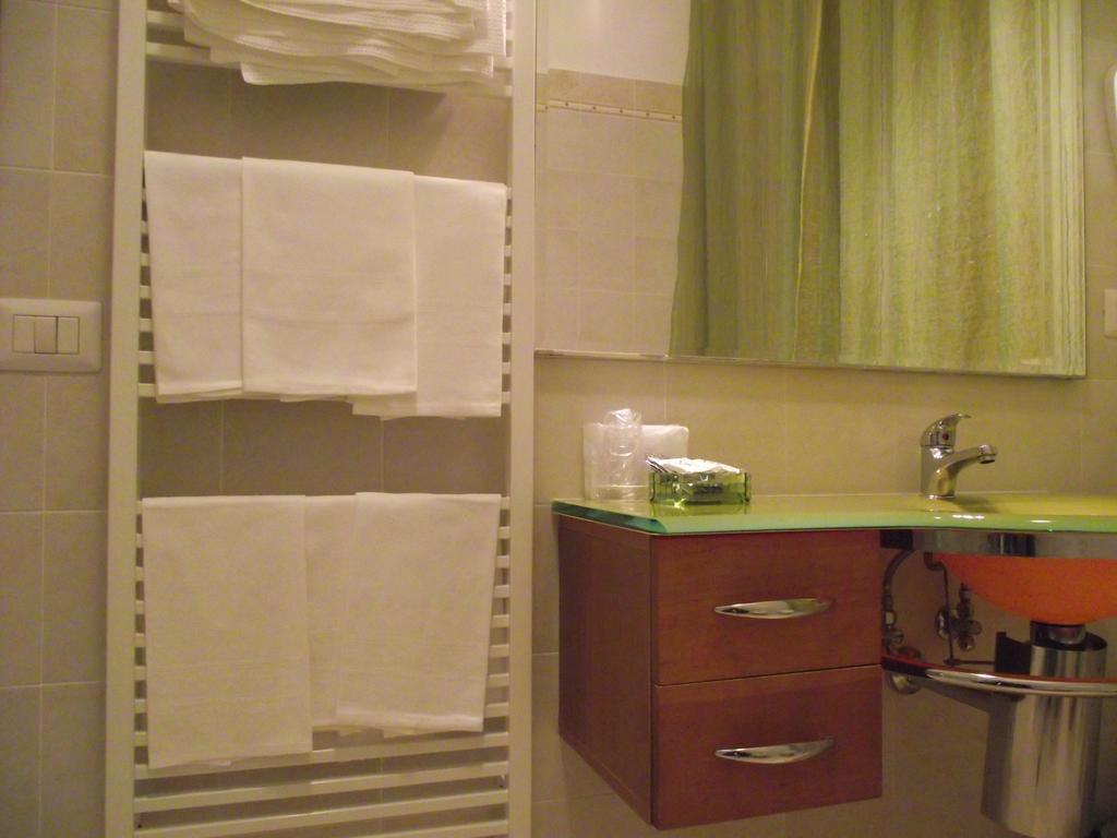 Hotel Ausonia Monte Porzio Eksteriør bilde