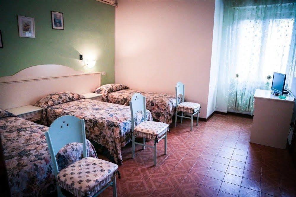 Hotel Ausonia Monte Porzio Eksteriør bilde