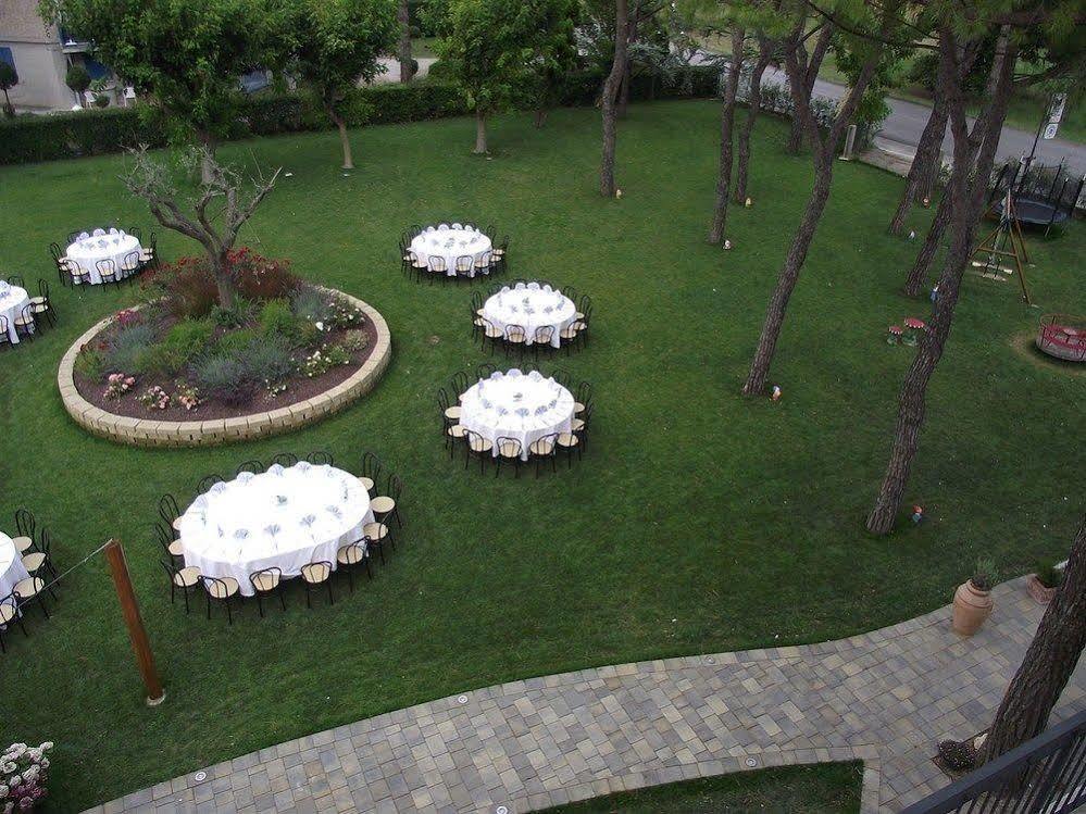 Hotel Ausonia Monte Porzio Eksteriør bilde