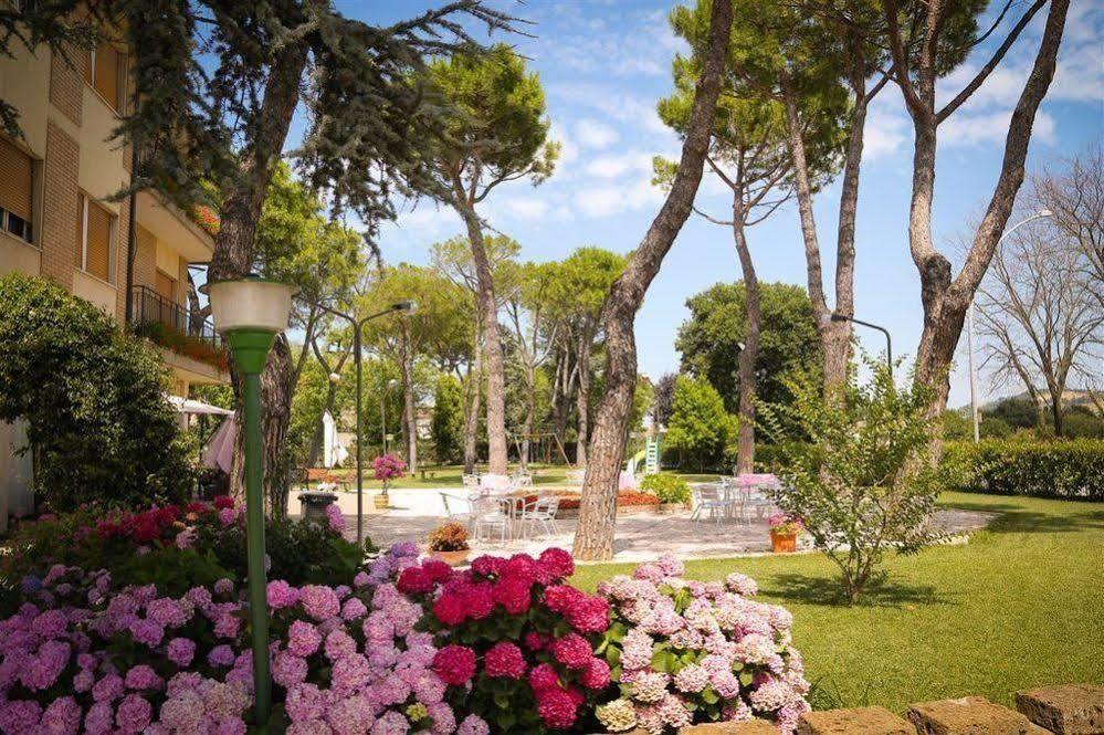 Hotel Ausonia Monte Porzio Eksteriør bilde